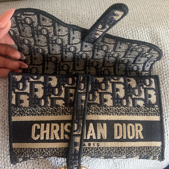 CHRISTIAN DIOR
Oblique Slim Saddle Pouch Blue - Picture 5 of 9